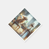 ファンの前に座っているゴールデンレトリバー スタンダードカクテルナプキン (角)