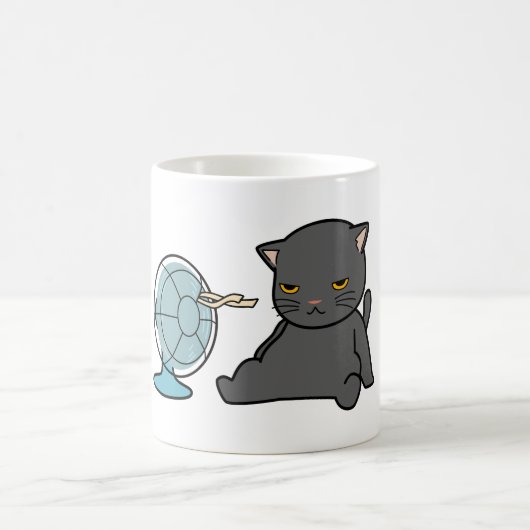 ファンの前の夏の猫デザイン | 犬デザイン コーヒーマグカップ (中央)