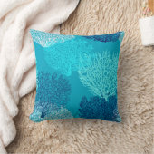 ファンの珊瑚のプリント、ターコイズ、水およびコバルトブルー クッション (ブランケット)
