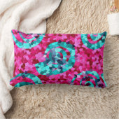 ファンキーなショッキングピンクのティール(緑がかった色)の青いモザイクはガーリーなギフト渦巻きます ランバークッション (ブランケット)