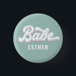 ファンキーなレトロ80'sパステルカラーの花嫁の女の子の独身最後の夜の結婚式 缶バッジ<br><div class="desc">ファンキーなレトロ80'sパステルカラーの花嫁の女の子の独身最後の夜の結婚式のデザイン。コーディネートコレクションのパーティー</div>