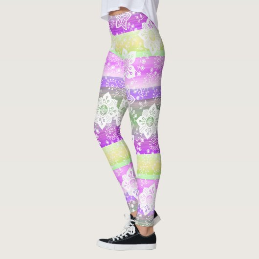 ファンキーフローラ紫ライムグリーンストライプパターン レギンス (左)