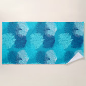 ファンコラルプリント、ターコイズ、アクア、コバルトブルー ビーチタオル (正面)
