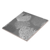 ファンコーラルプリント、シルバーグレーの色合い/グレー タイル (側面)