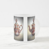 ファンシーで華美で旧式な英国のティーポットのコーヒーポット フロストグラスマグカップ (正面右)