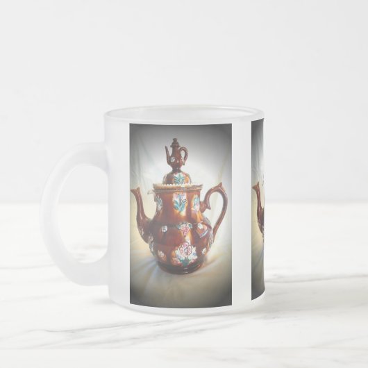 ファンシーで華美で旧式な英国のティーポットのコーヒーポット フロストグラスマグカップ (左)
