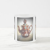 ファンシーで華美で旧式な英国のティーポットのコーヒーポット フロストグラスマグカップ (中央)