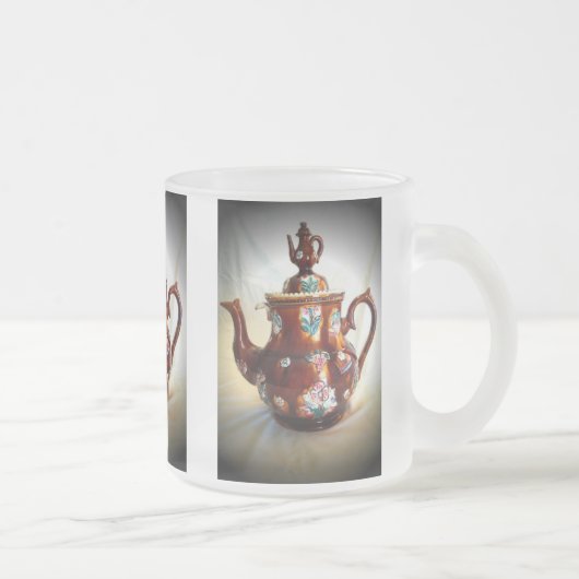 ファンシーで華美で旧式な英国のティーポットのコーヒーポット フロストグラスマグカップ (右)