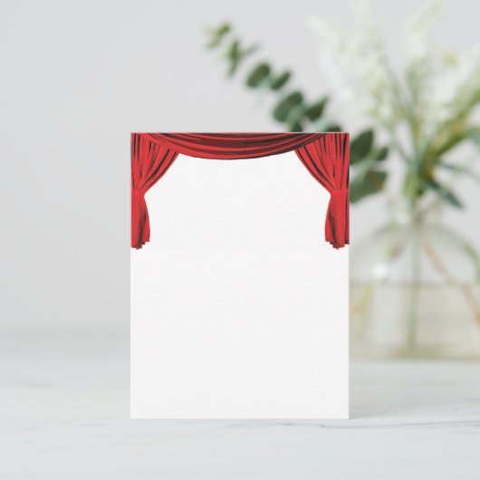 ファンシーで赤いビロードのショーケースのカーテンの招待 インビテーションポストカード (スタンド正面)