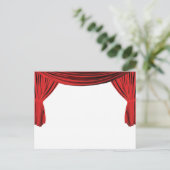 ファンシーで赤いビロードのショーケースのカーテンの招待 ポストカード (スタンド正面)