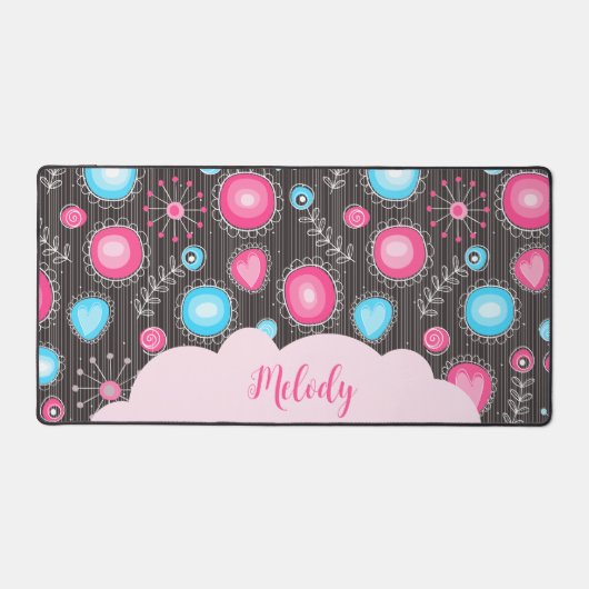 ファンシーなピンクと青のハートと花のフローラルネーム デスクマット (正面)