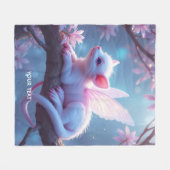 ファンタジーかわいいピンクの生き物の森 フリースブランケット (正面(横))
