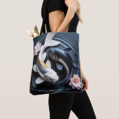 ファンタジーかわいい二コイ魚 トートバッグ (クローズアップ)