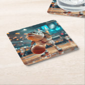 ファンタジーかわいい魚遊のバスケットボール スクエアペーパーコースター (アングル)