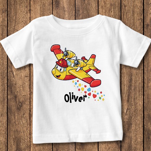 ファンタジーなキャラクターの消防飛行機 ベビーTシャツ