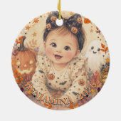 ファンタジーな黒猫の赤ちゃんの最初のハロウィンの思い出 セラミックオーナメント (裏面)