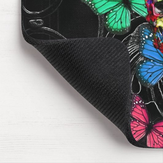 ファンタジーのスカルおよび着色された蝶 マウスパッド (コーナー)