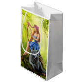 ファンタジーの女の子の妖精および友人のオオカミ。 ハープを演奏します スモールペーパーバッグ (裏面アングル)