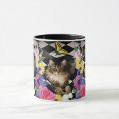 ファンタジーの庭のマグのかわいらしい子猫猫 マグカップ (中央)