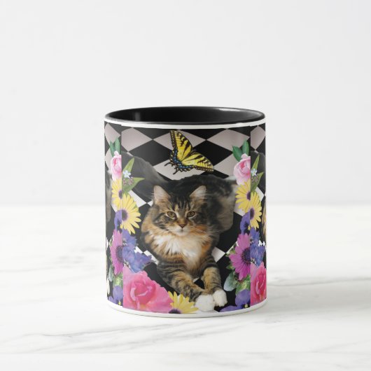 ファンタジーの庭のマグのかわいらしい子猫猫 マグカップ (中央)