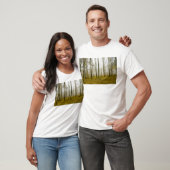 ファンタジーの霧と黄色の森葉 Tシャツ (ユニセックス)
