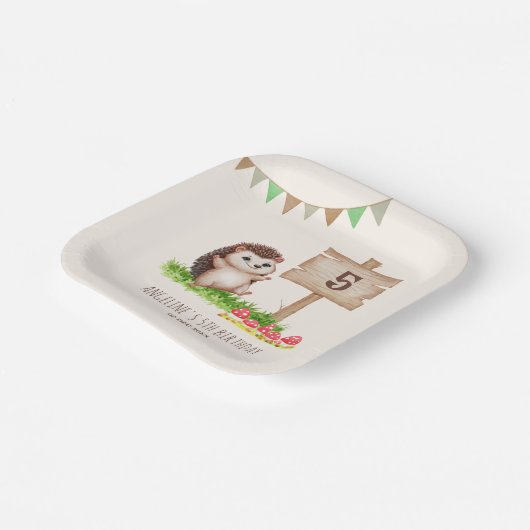 ファンタジーキュートハッピーヘッジホッグフォレスト誕生日 ペーパープレート (傾斜あり)