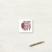 ファンタジーサッカーのギフトを蹴りおもしろい上げる古典的なuntil ポストイット (デスク上)