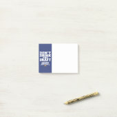 ファンタジーサッカーは飲まず荷車を引くない – ネイビーブルー ポストイット (デスク上)