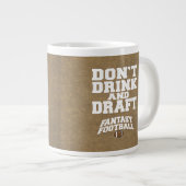 ファンタジーサッカーは飲み荷車を引くない – tan ジャンボコーヒーマグカップ (正面右)