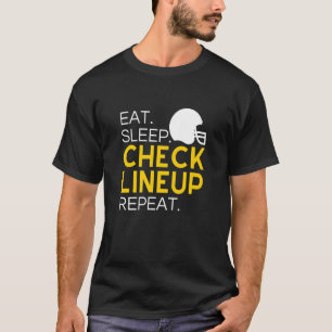ファンタジーサッカー食べのスリープチェックの繰り返し Tシャツ
