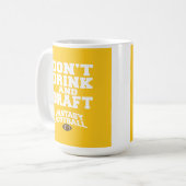 ファンタジーサッカー飲まず荷車を引くと – 黄 コーヒーマグカップ (正面左)