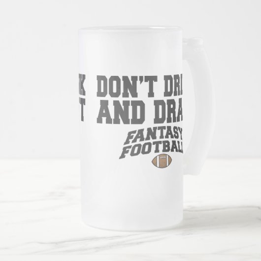 ファンタジーサッカー – ドリンクしない荷車を引く フロストグラスビールジョッキ (正面右)