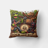 ファンタジーバンドが森の中でロック音楽を演奏 クッション (裏面)