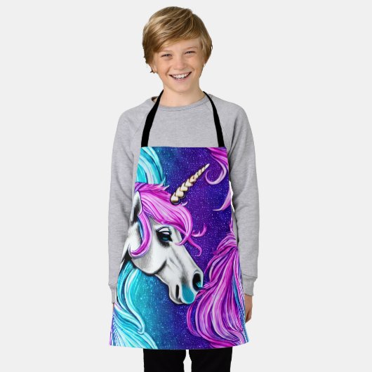 ファンタジーホワイトユニコーンシームレスパターン エプロン (着用した状態)