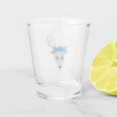 ファンタジー白い頭の鹿の〔雄ジカの〕枝角青い目バラ ショットグラス (裏面)