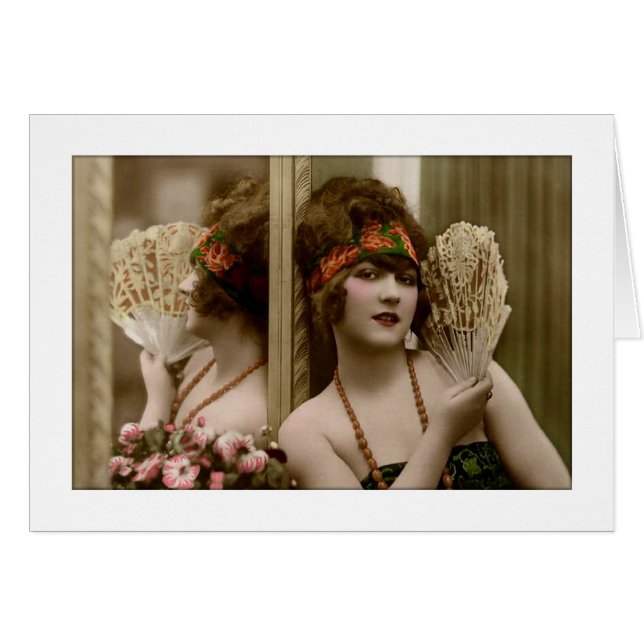 ファンビクトリアンと反射を持つ美しい (正面横)