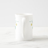 ファンファーレの骨灰磁器のマグ ボーンチャイナマグカップ (裏面)