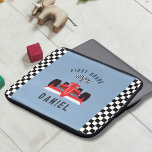 ファンブルーキッズレッドレーシングカー ラップトップスリーブ<br><div class="desc">このノートパソコンの袖は、ノートパソコンまたは同等のノートパソコンを持つ小さな人に理想的である。それは人生の小さな車の恋人に最適な超楽しいデザインである。</div>