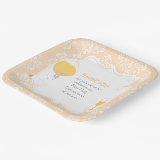 ファーストコミュニオンブロンドボーイピーチダマスク ペーパープレート (傾斜あり)