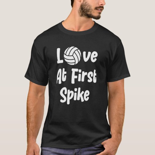 ファーストスパイクバレーボールで恋をする Tシャツ (正面)