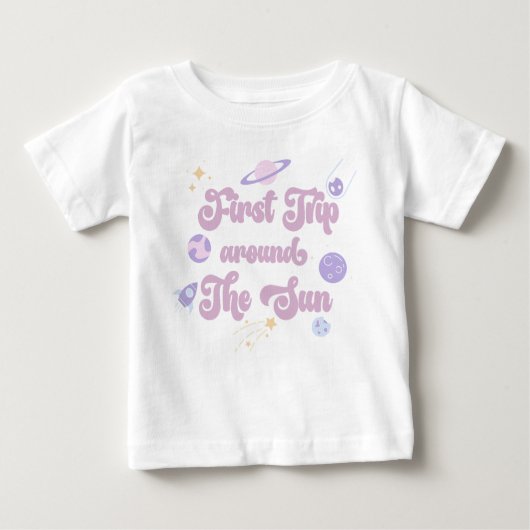 ファーストトリッのまわりにプザサン宇宙1st誕生日 ベビーTシャツ (正面)