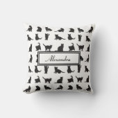 ファーストネームで呼ぶ黒いシルエットの猫たち クッション (正面)