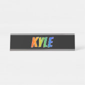ファーストネーム「KYLE」:おもしろいレインボーカラーリング デスクネームプレート (正面)