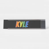 ファーストネーム「KYLE」:おもしろいレインボーカラーリング デスクネームプレート (正面)