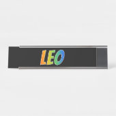ファーストネーム「LEO」:おもしろいレインボーカラーリング デスクネームプレート (正面)