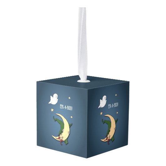 ファーストハロウィーンベビーブー魔女を幽霊で覗く キューブオーナメント (裏面アングル)