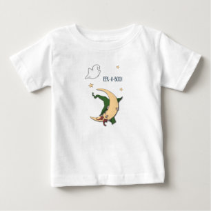 ファーストハロウィーンベビーブー魔女を幽霊で覗く ベビーTシャツ