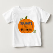 ファーストハロウィーンTシャツ、パーソナライズネームボーイ ベビーTシャツ (正面)