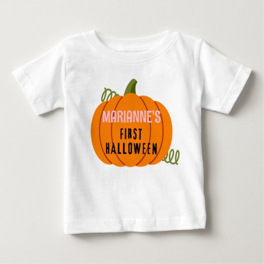 ファーストハロウィーンTシャツ、パーソナライズ名少女 ベビーTシャツ (正面)