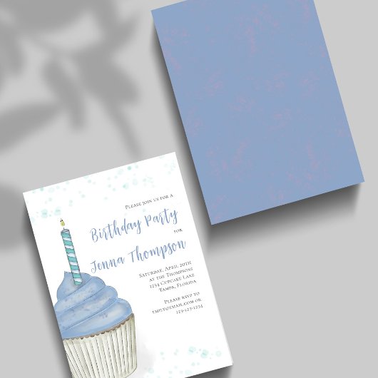 ファーストバースデーパーティーかわいいブルーボーイカップケーキ 招待状